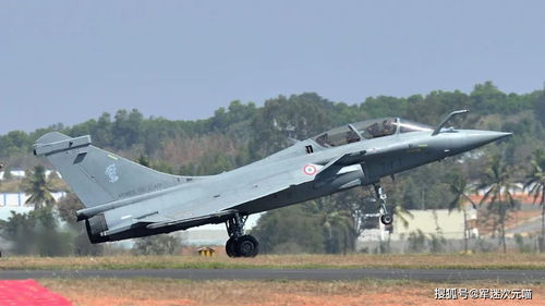 歼10C战机接到多国订单，真实还是传闻？揭秘中国航空出口新动向